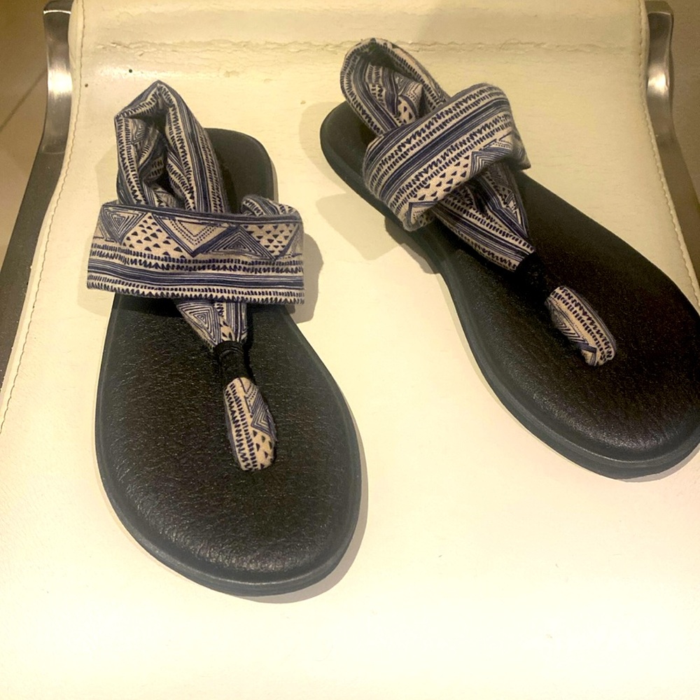 Sanuk Sandals Size 7